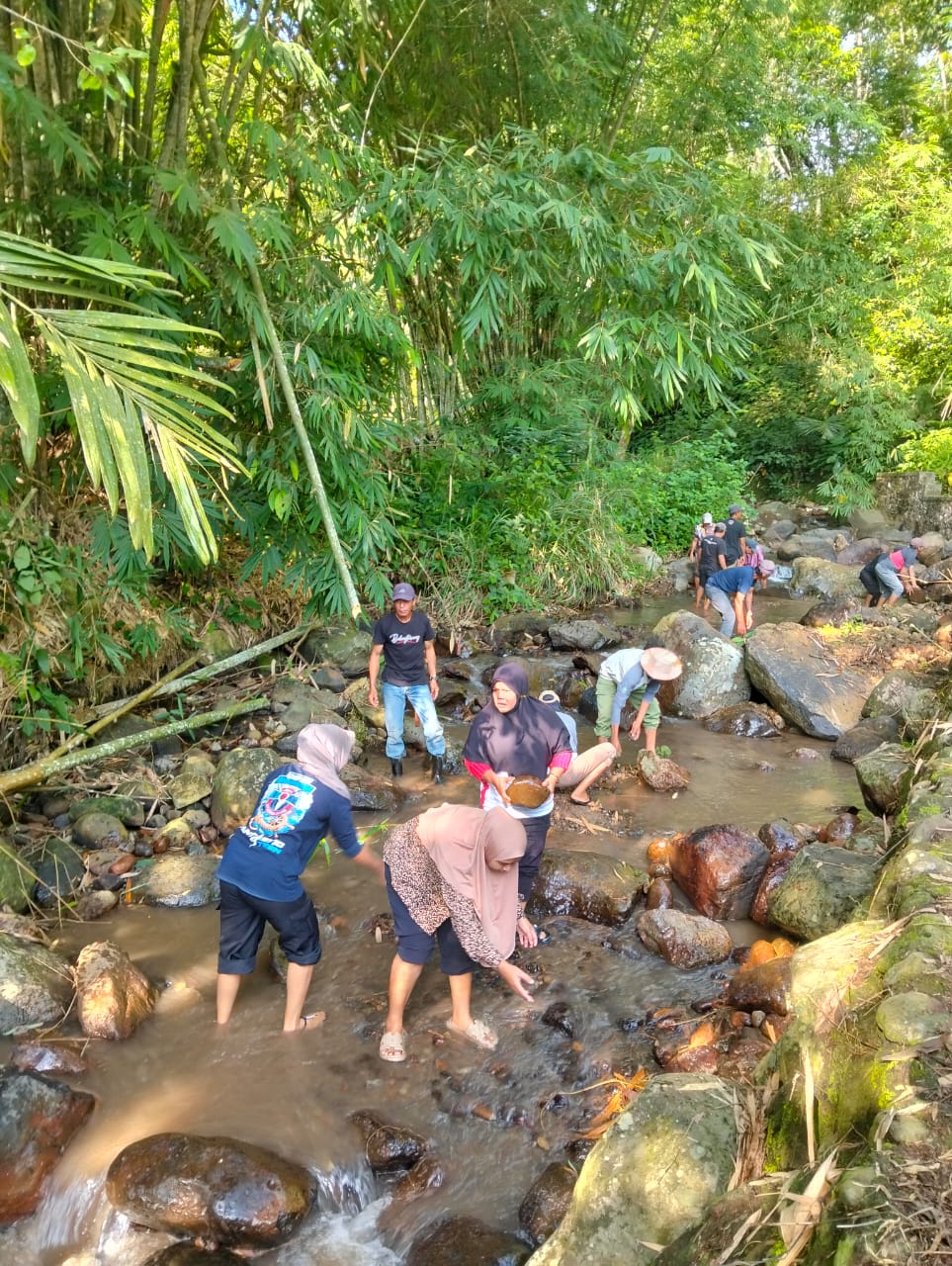 Cegah Banjir Desa Balangtaroang Kompak Lakukan Kerja Bakti Massal